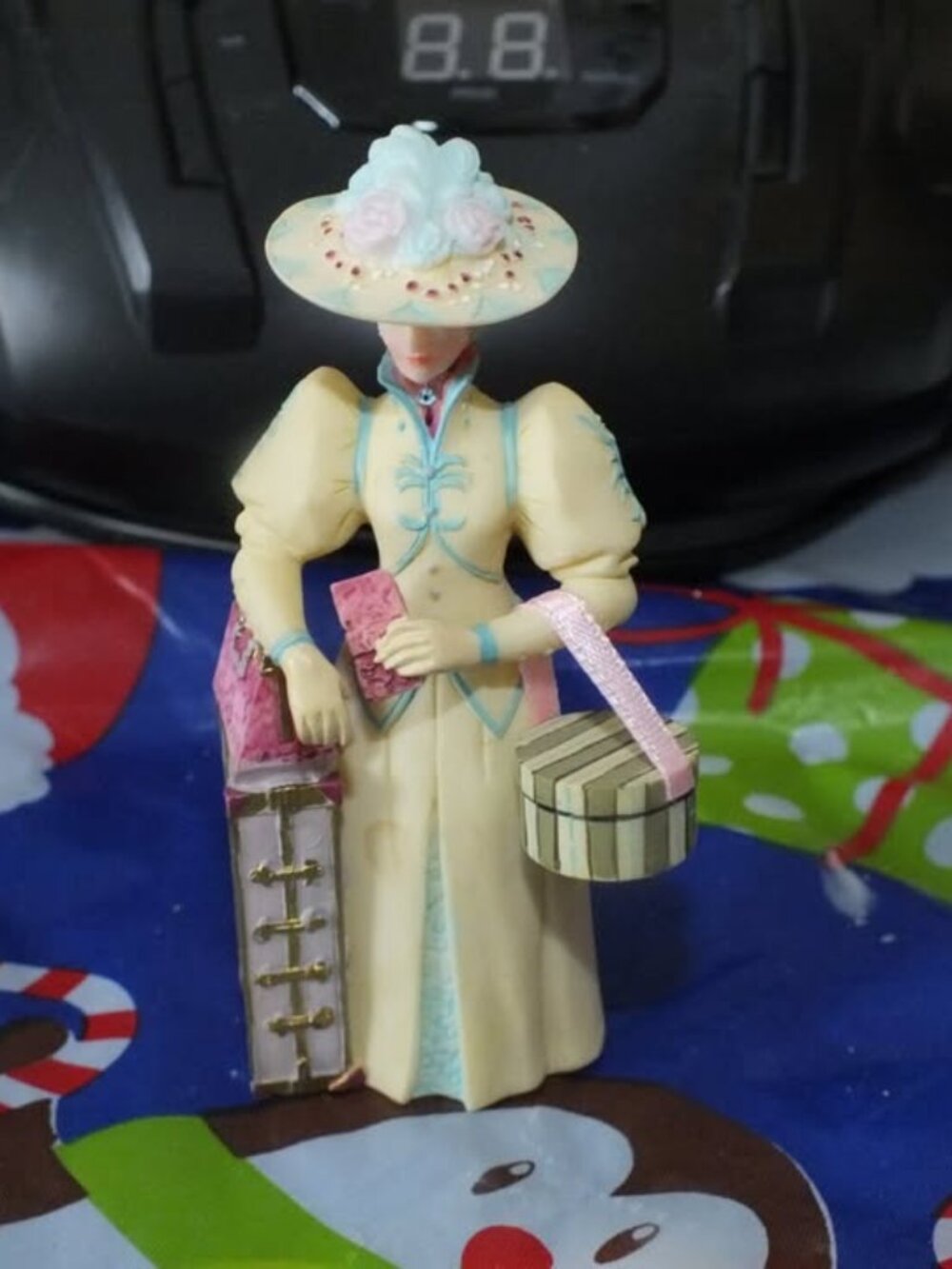 AVON 2002 Presidents Club Sales Award Mrs Albee Mini Size Figurine